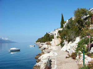 Path along the sea in Komarna